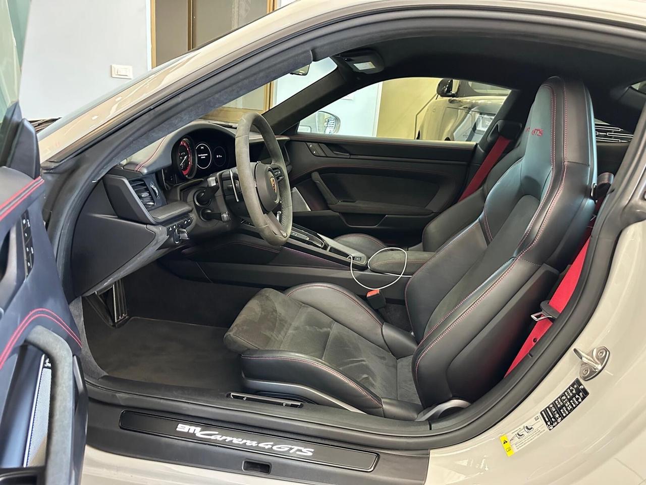 Porsche 911 Carrera 4 GTS