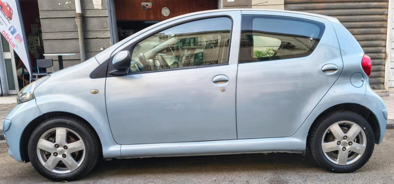 Toyota Aygo 1.0 12V VVT-i 5 porte Sol