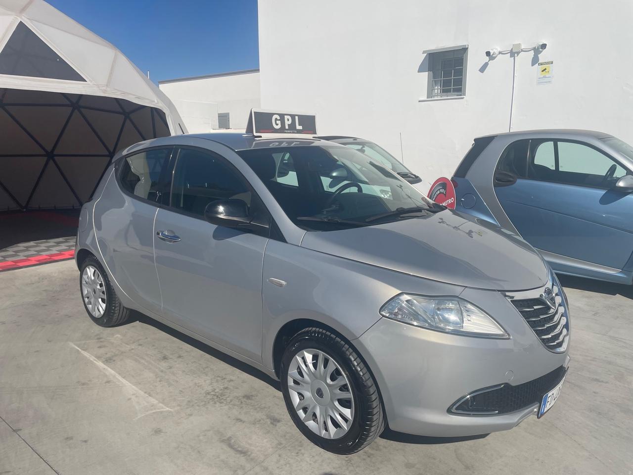 Lancia Ypsilon 1.2 69 CV 5 porte GPL Ecochic Silver