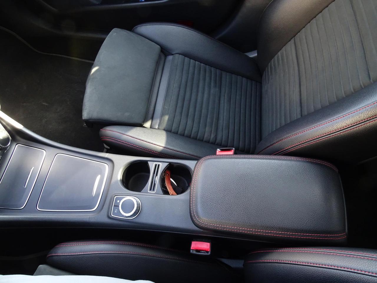 Mercedes-Benz CLA 200 Premium 156 CV CAMBIO AUTOMATICO