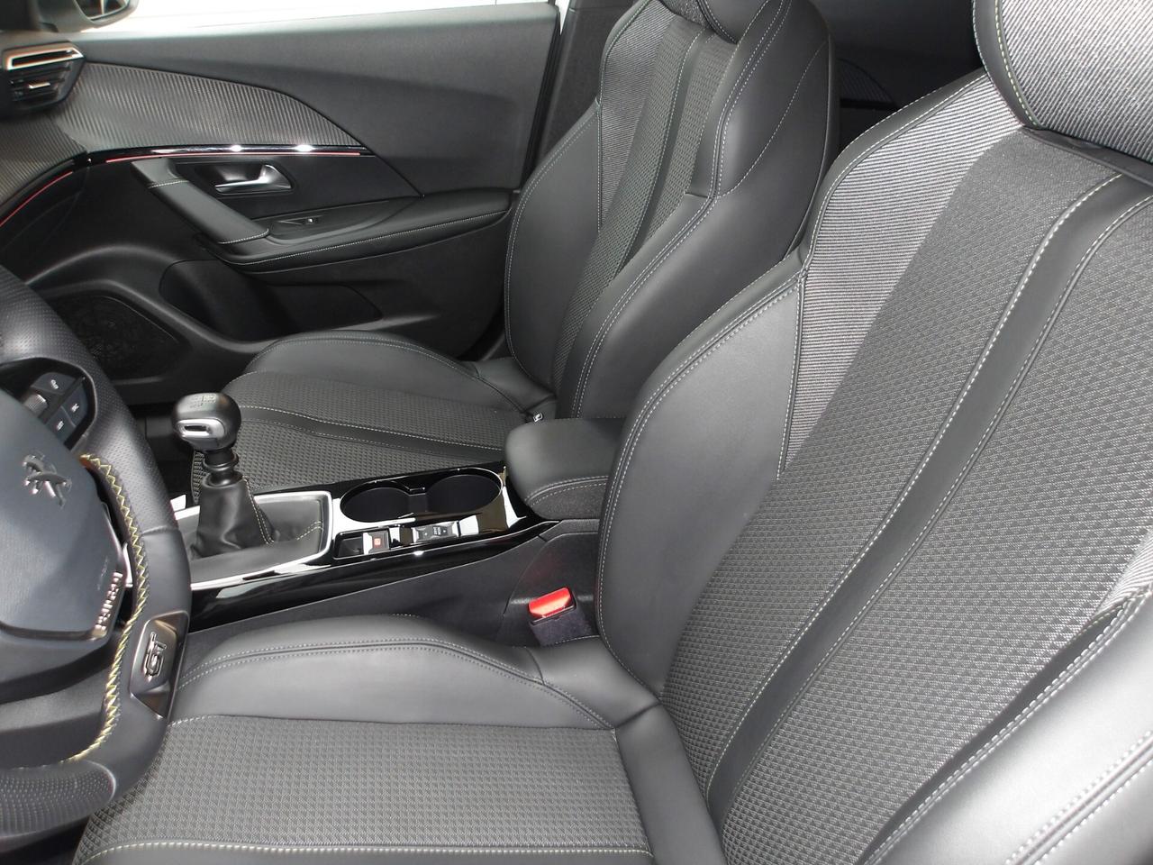 PEUGEOT 2008 GT LINE 1.5 DIESEL-RETROC-NAVI