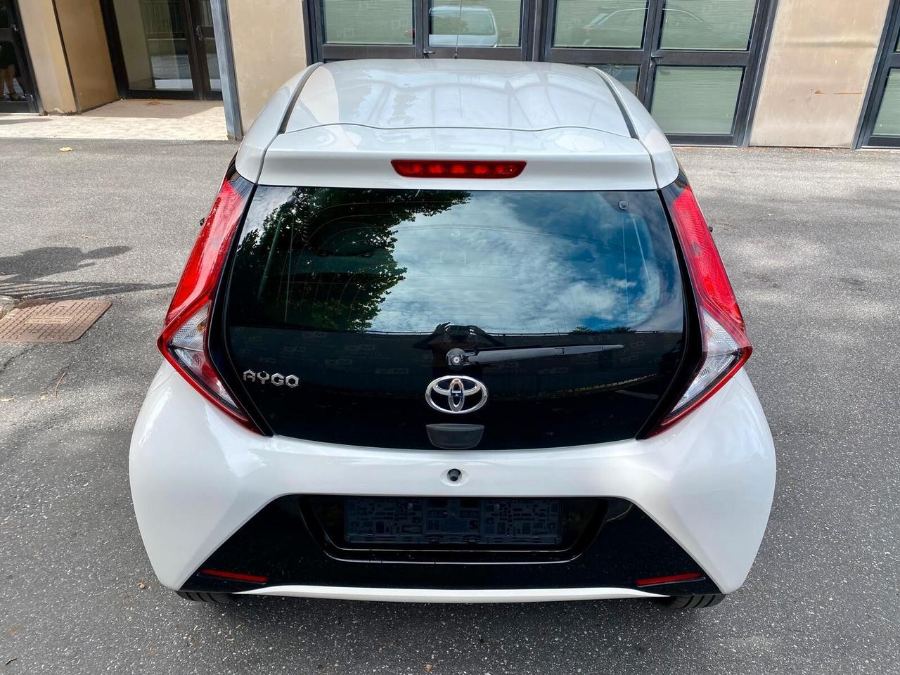 Toyota Aygo 5p 1.0 x-play -CAMERA - TAGLIANDI CASA MADRE-GARANZIA