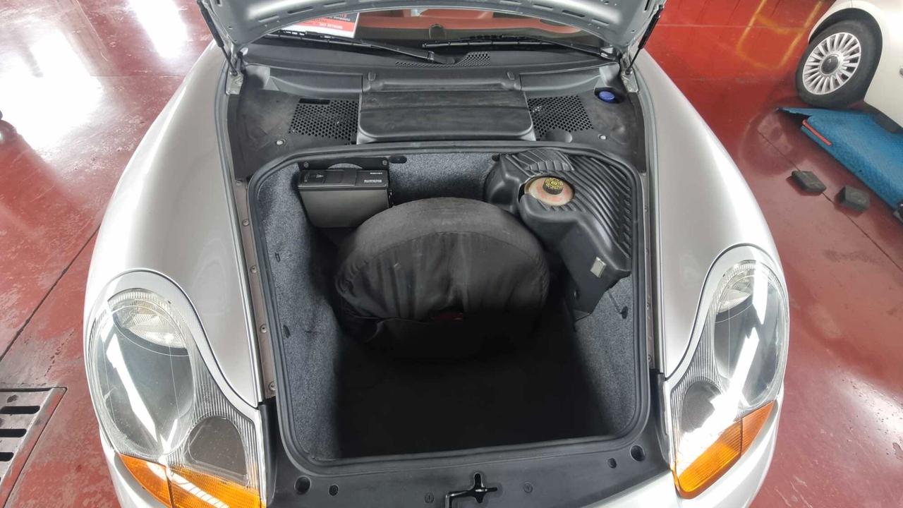 Porsche Boxster 2.5i 24V cat