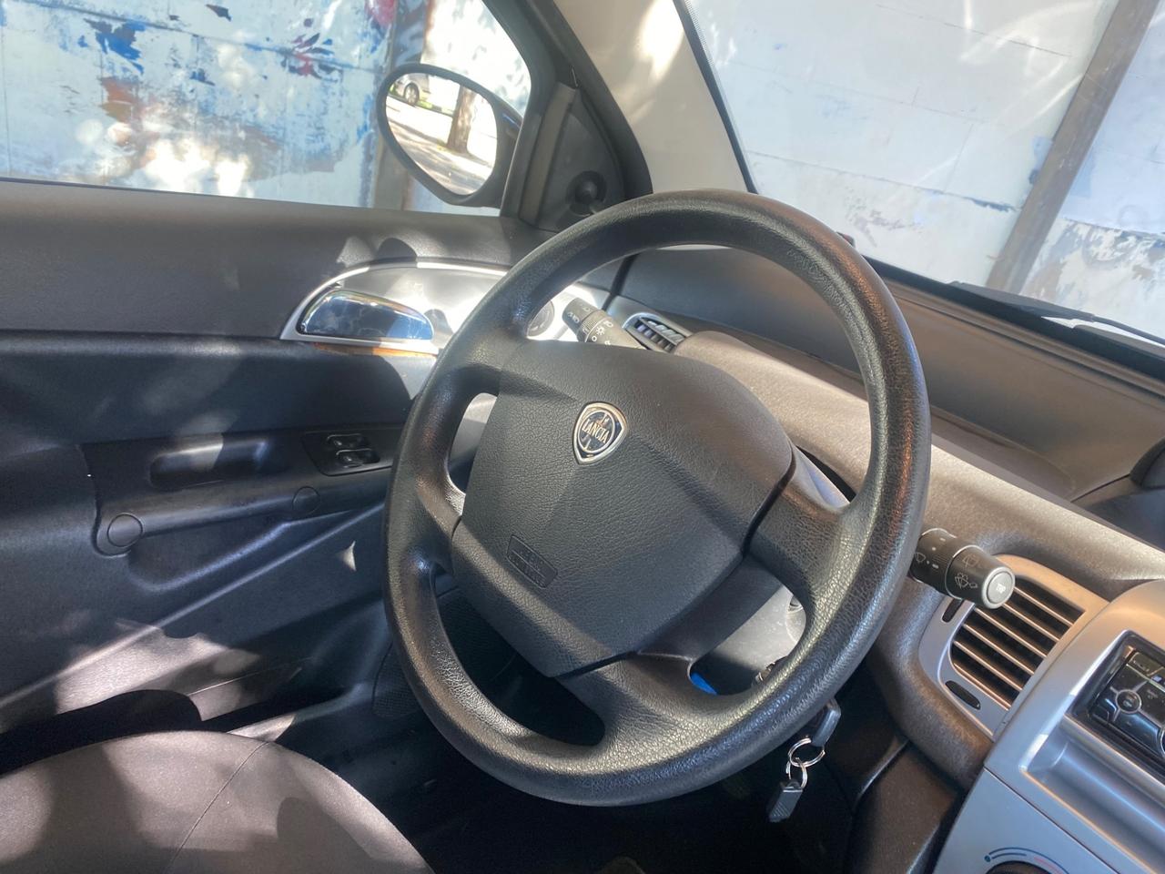 Lancia Ypsilon 1.3 MJT 75 CV Argento