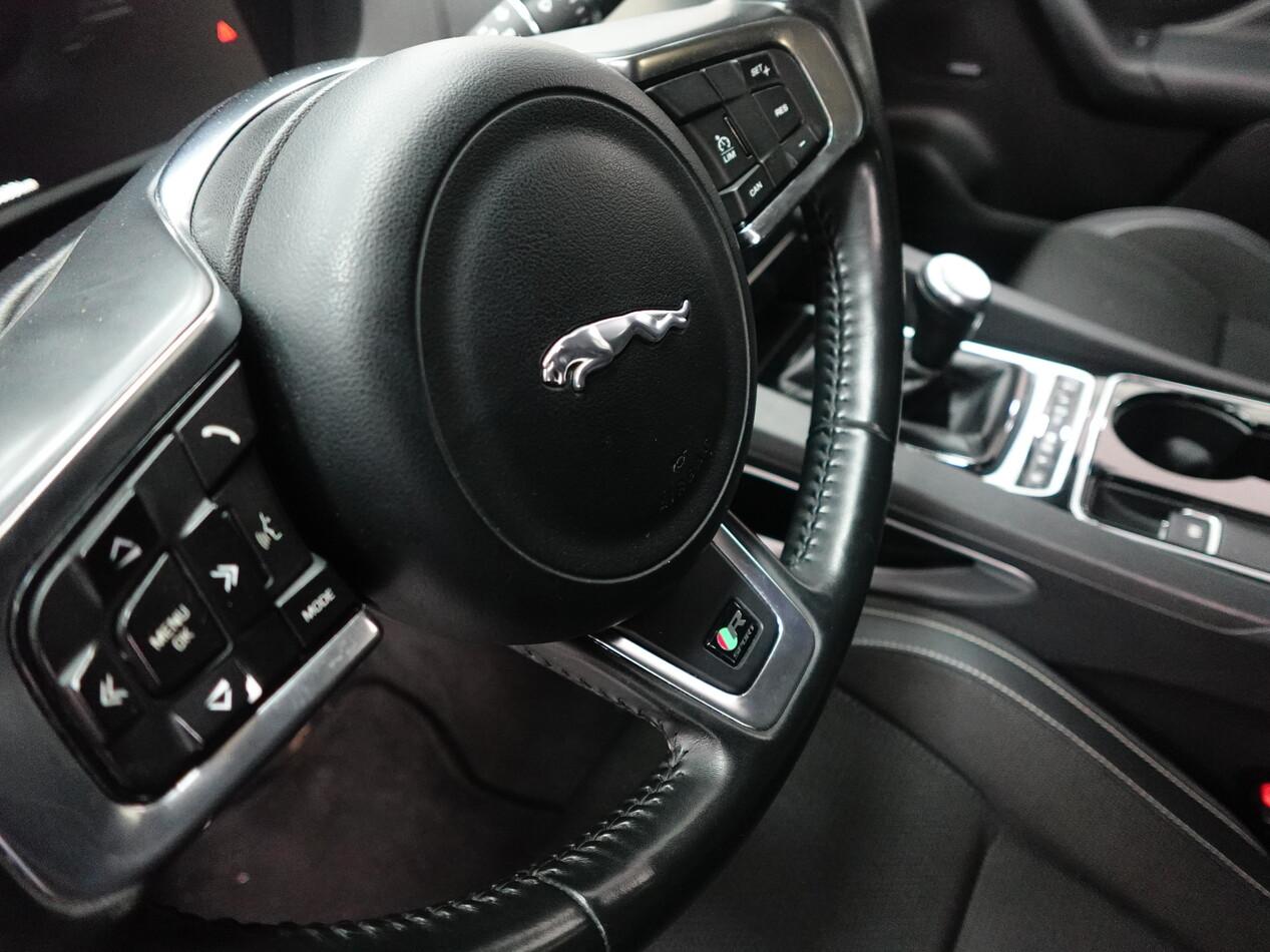 Jaguar F-Pace 2.0d 180 CV AWD R-SPORT