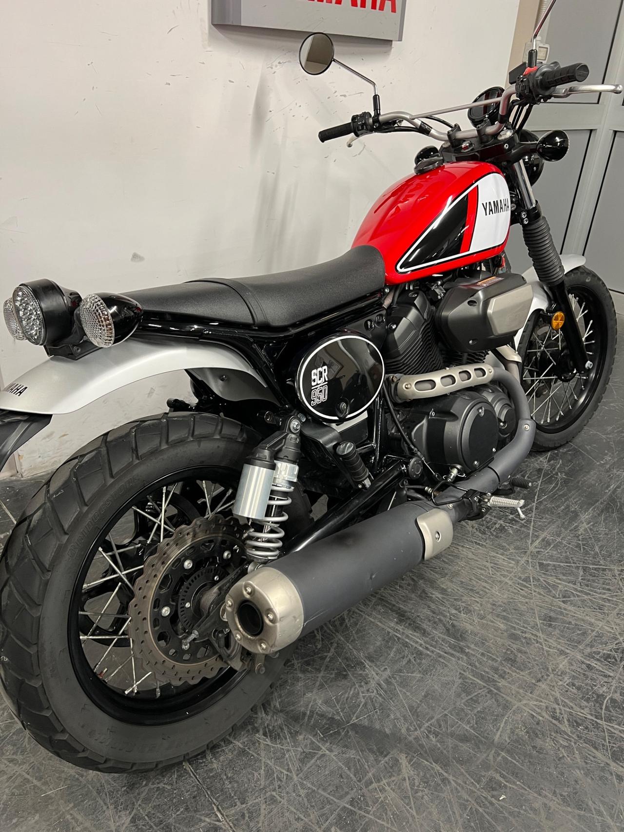 YAMAHA SCR 950