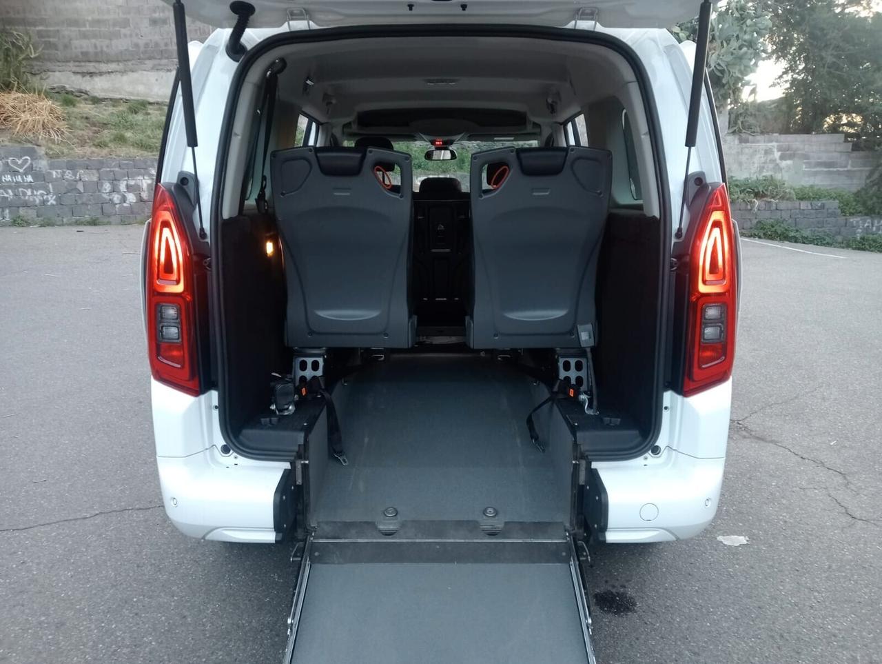 Opel Combo Life Opel Combo Life pianale ribassato con rampa disabili in carrozzina