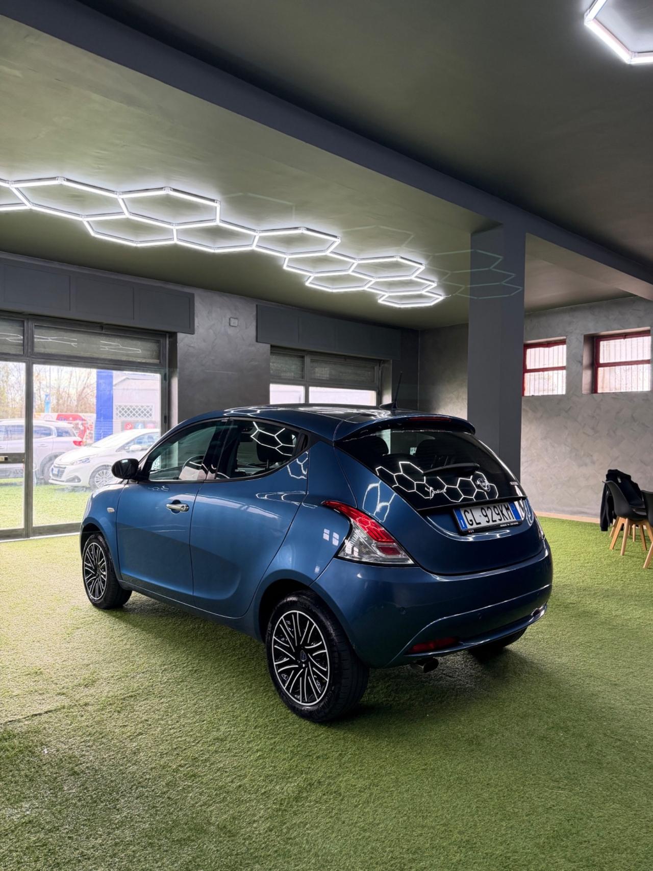 Lancia Ypsilon 1.0 Hybrid Ecochic Gold