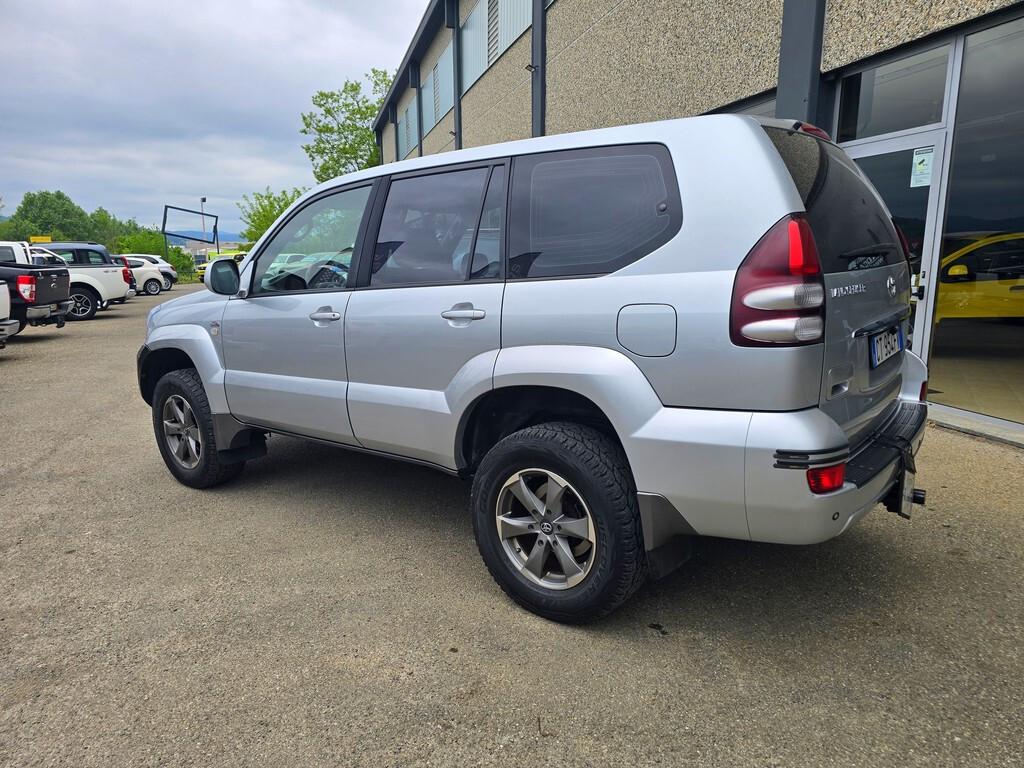 Toyota Land Cruiser 3.0 D-4D WAGON 8 POSTI
