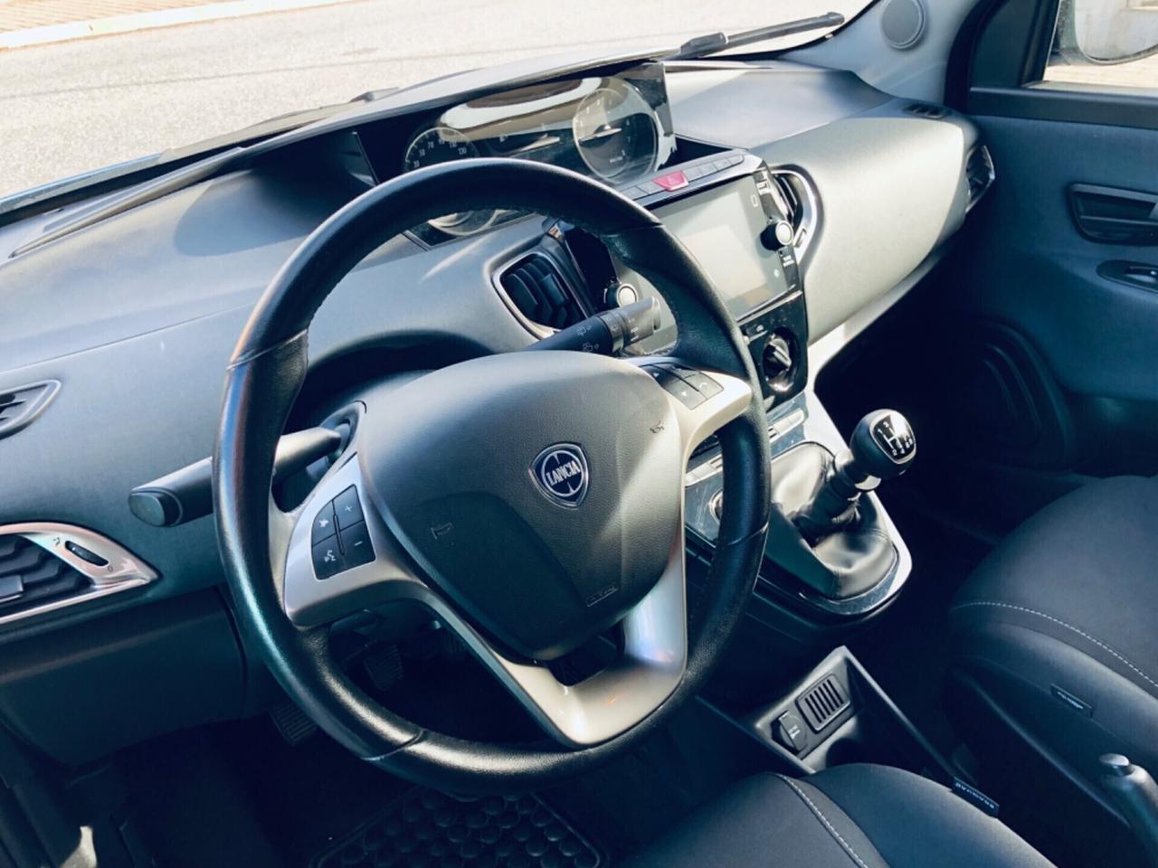 Lancia Ypsilon 1.0 5 porte S&S Hybrid Gold CARPLAY