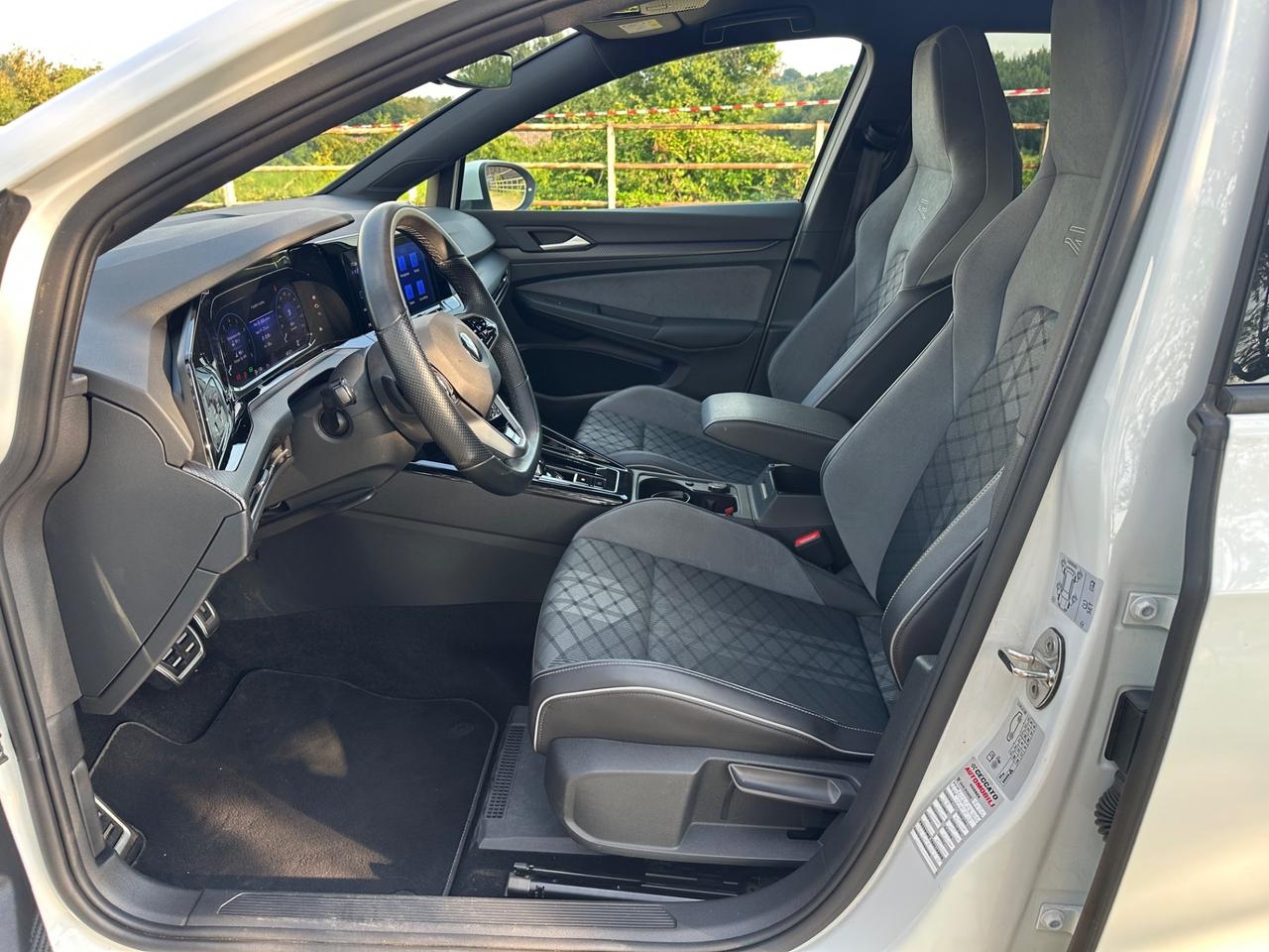 Volkswagen Golf 1.5 eTSI 150 CV EVO ACT DSG R-Line