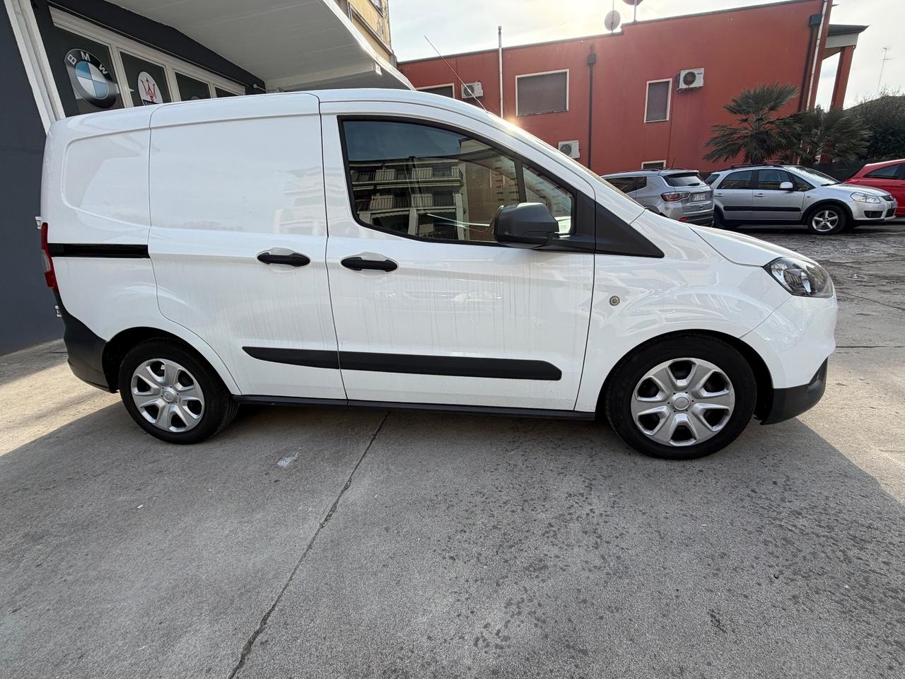 Ford Tourneo Courier 1.5 TDCI 100 CV S&S Plus