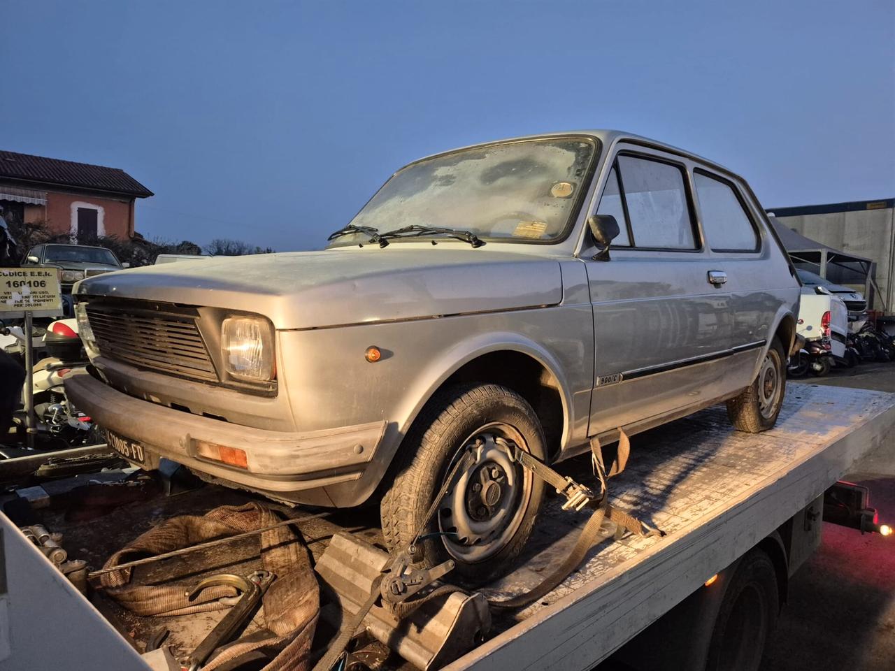 AUTO D'EPOCA FIAT 127