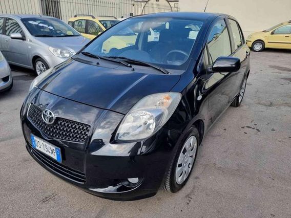 TOYOTA Yaris 1.3 5 porte Navi DA VETRINA