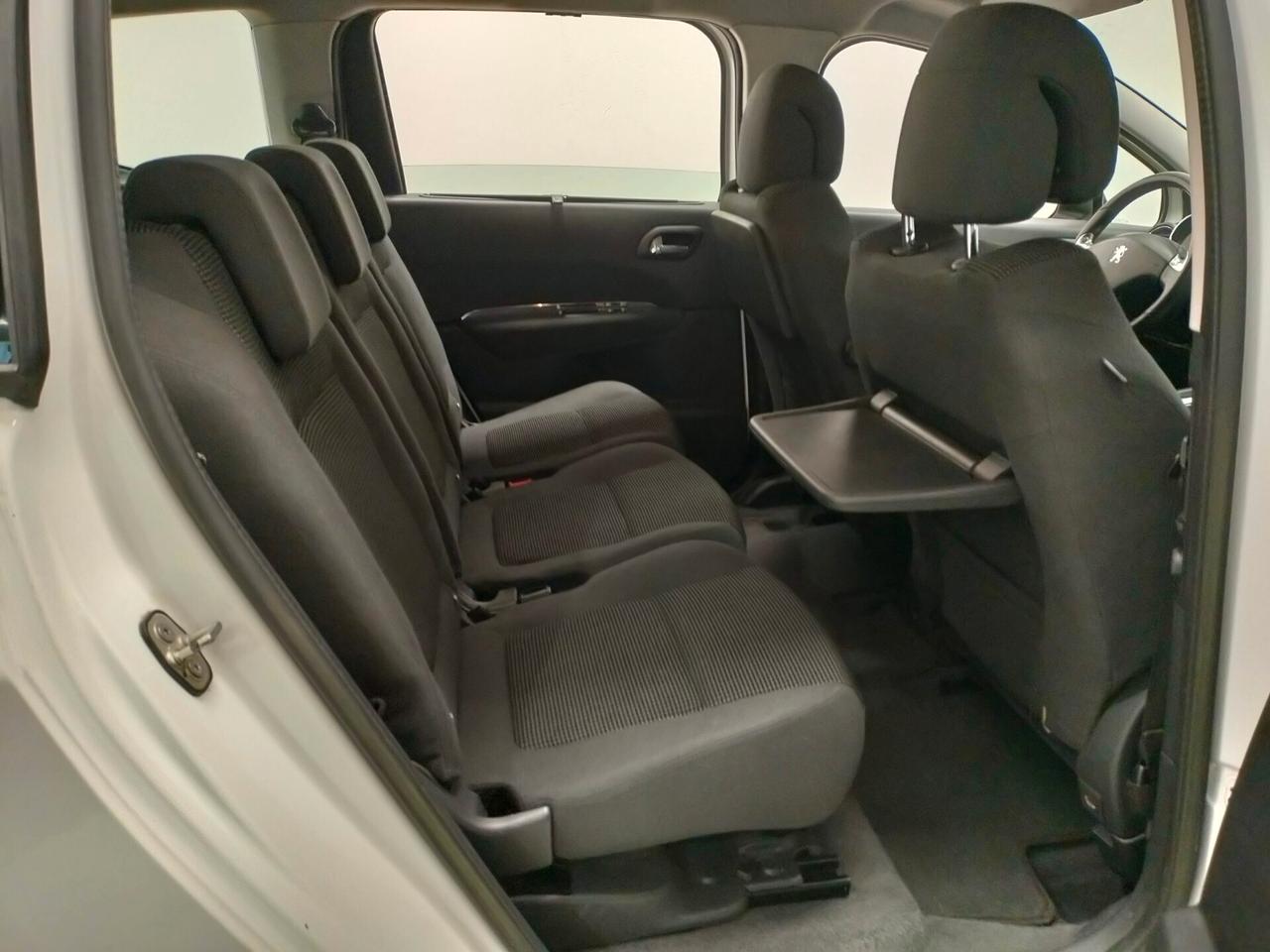 Peugeot 5008 1.6 e-HDi 115CV Stop&Start cambio robotizzato Allure