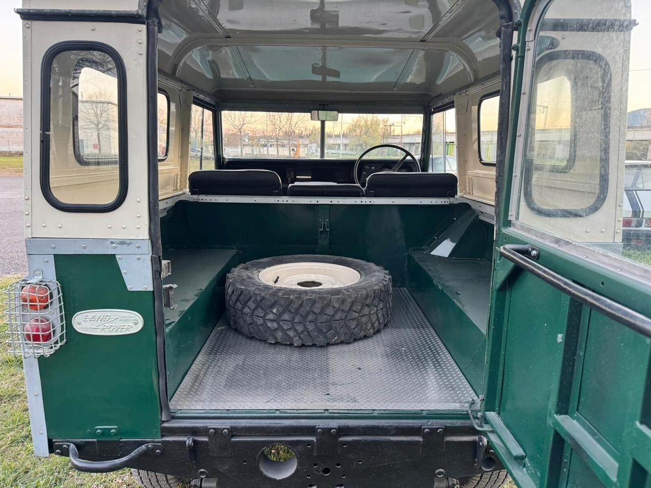 Land Rover Series III 88