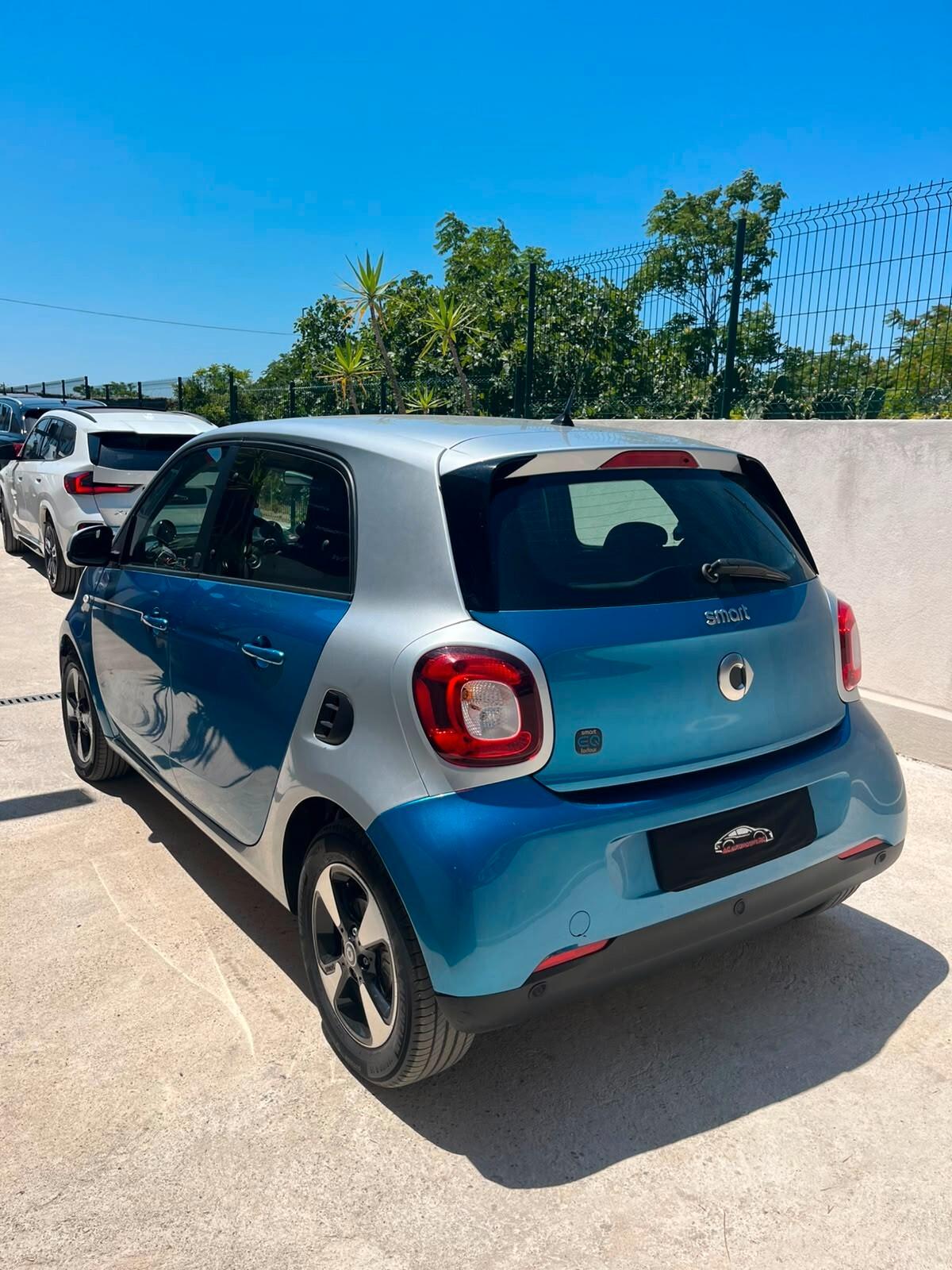 Smart ForFour EQ Pulse
