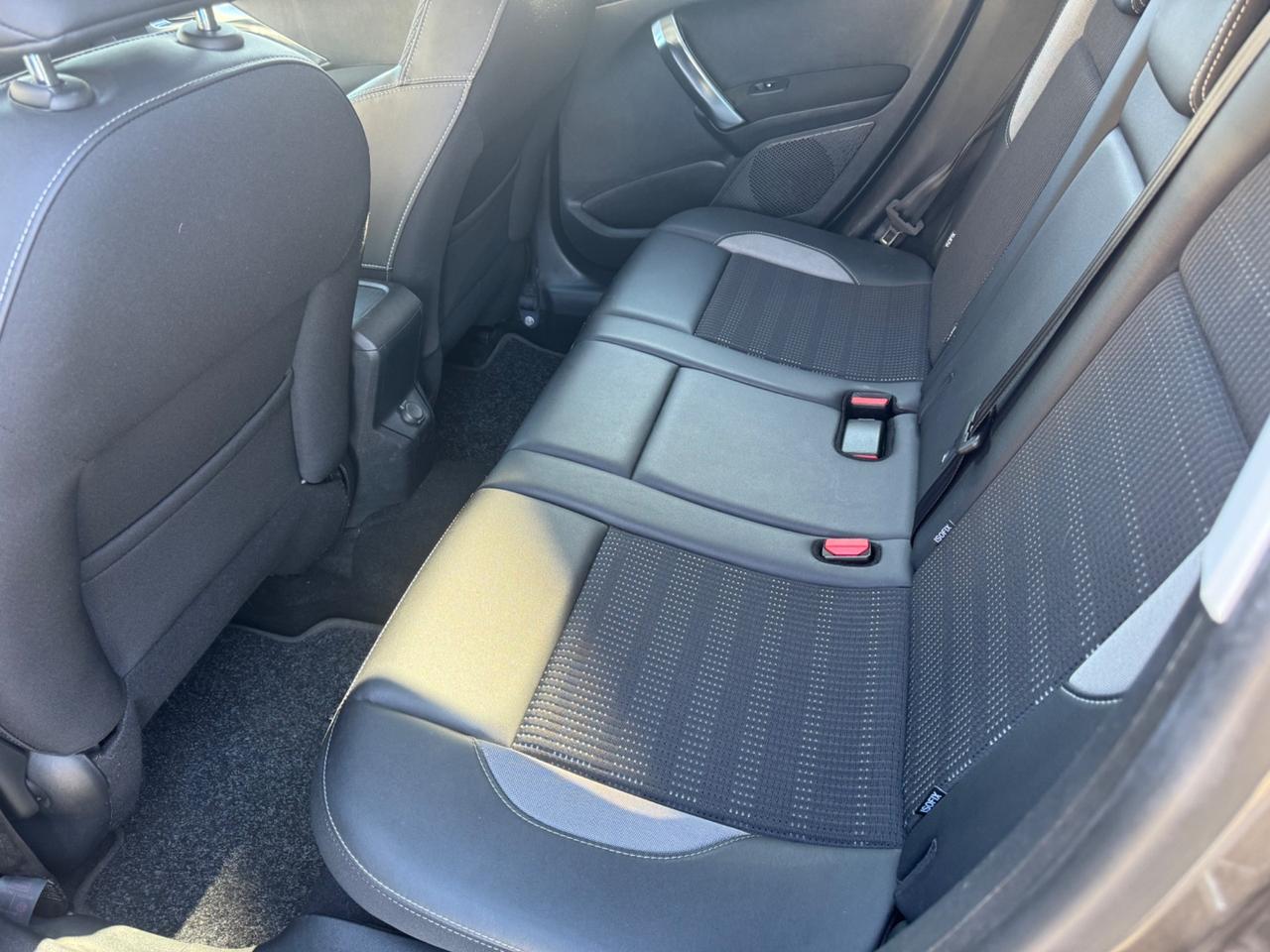 Peugeot 2008 BlueHDi 100 Allure