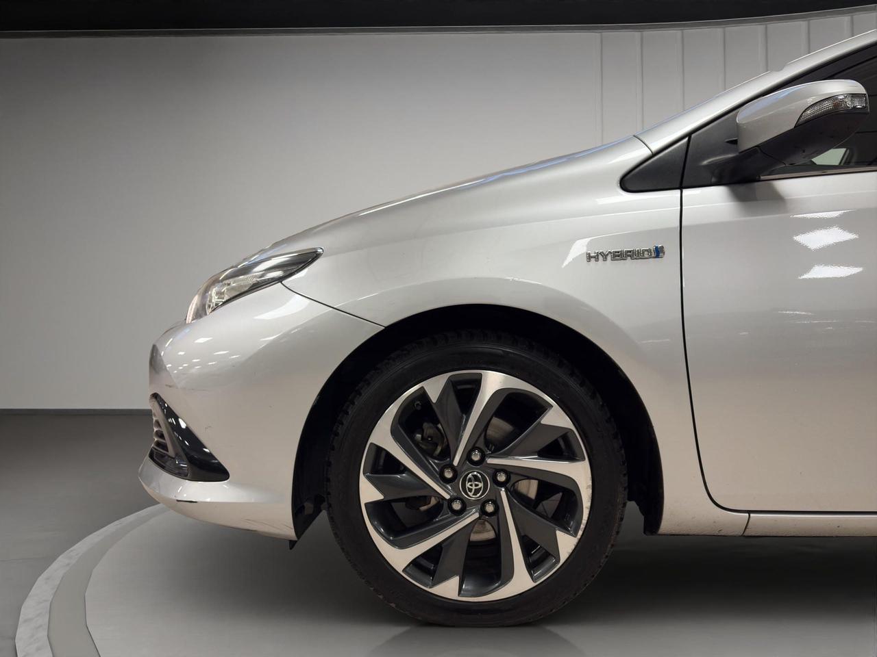 Toyota Auris 1.8h Active cvt