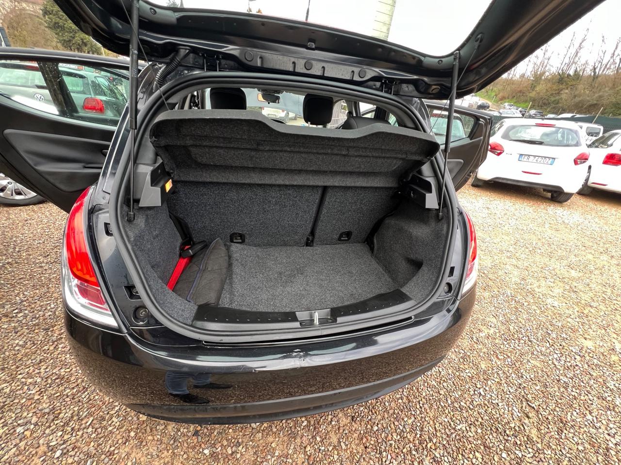 Lancia Ypsilon 1.2 69 CV 5 porte GPL Ecochic Silver