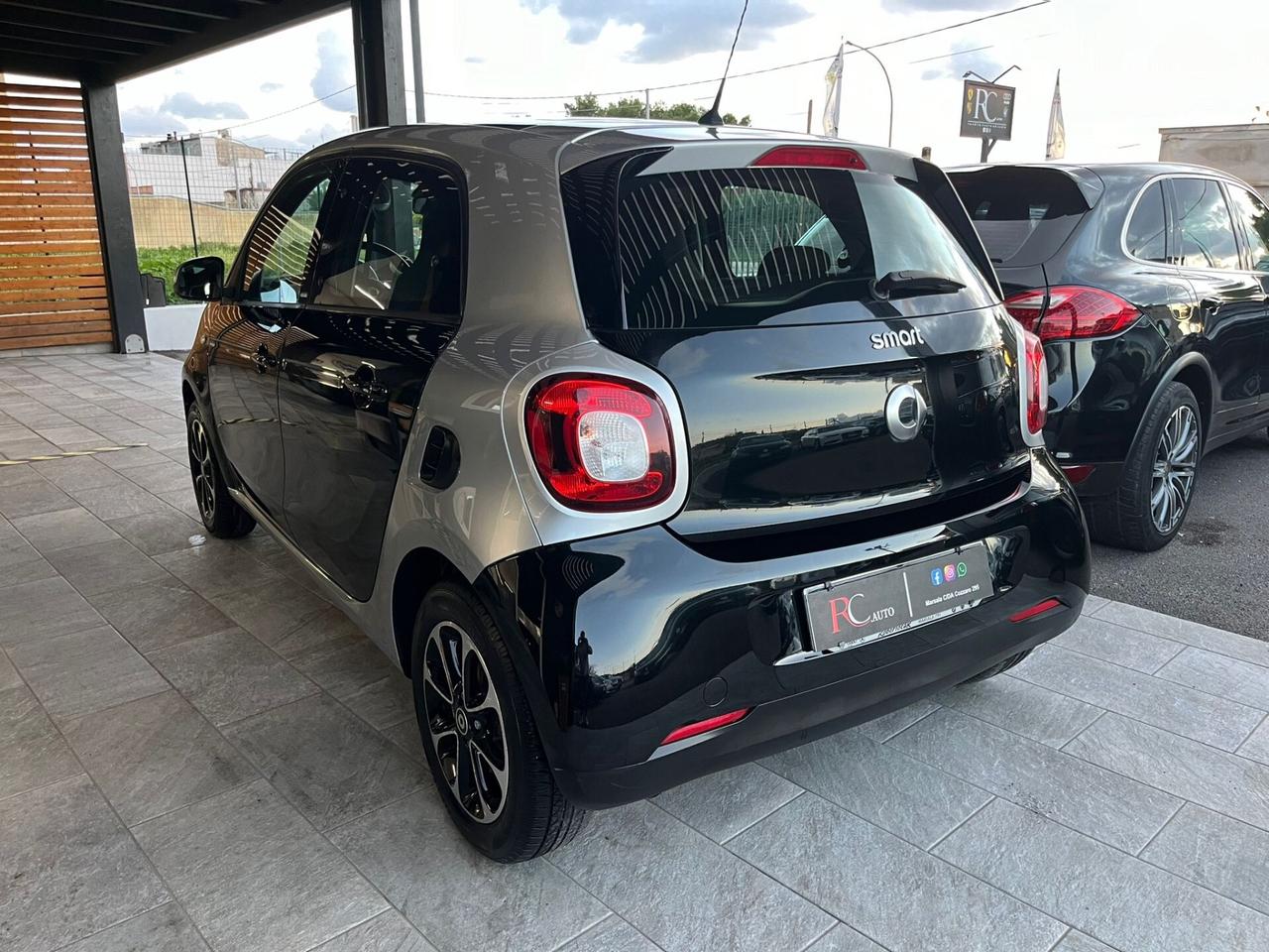 Smart ForFour 70 1.0 Passion Adatta A Neopatentati