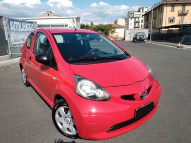 Toyota Aygo 1.0 12V VVT-i 3 porte Sol x neopatentati