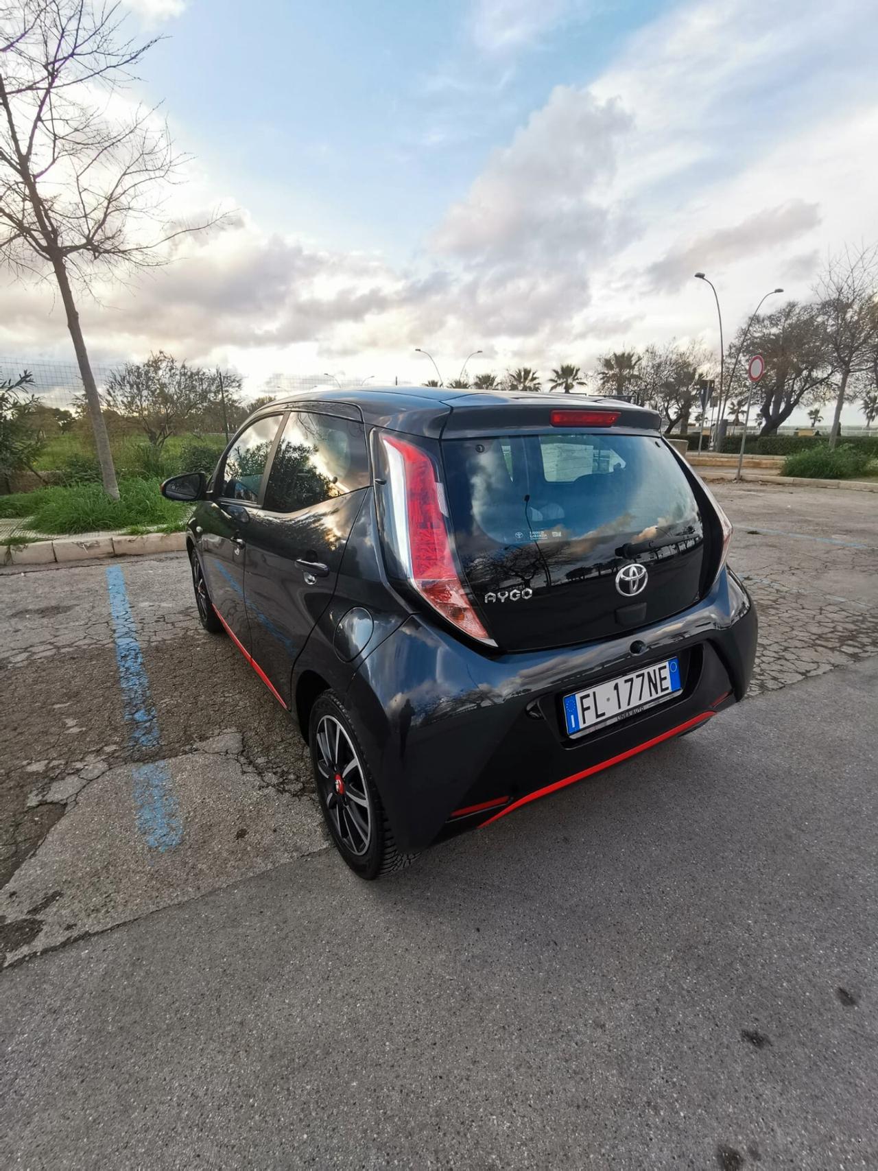 Toyota Aygo 1.0 VVT-i 69 CV 5P. x-play 2018