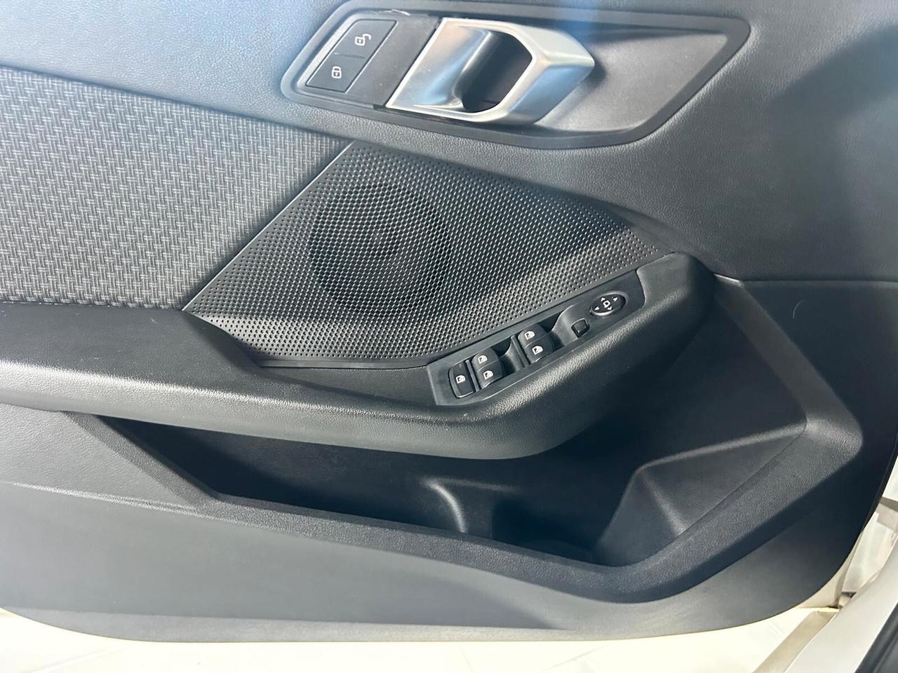 Bmw 116 116d 5p. Business Advantage