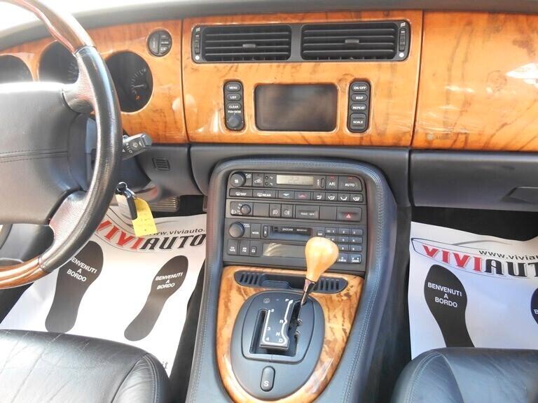 JAGUAR XK8 4.0 COUPE' ISCRITTA A.S.I