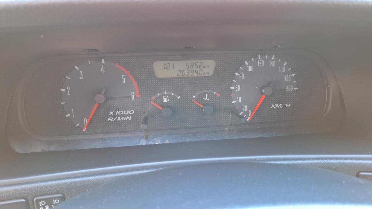 Nissan Terrano II 2.7 Tdi 5p. Luxury Autocarro