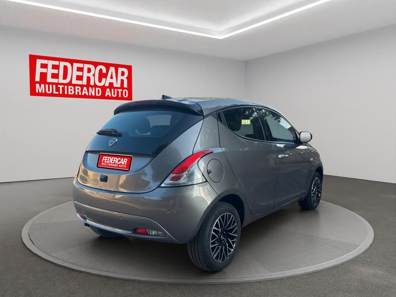Lancia Ypsilon 1.0 FireFly 5 porte S&S Hybrid Platino