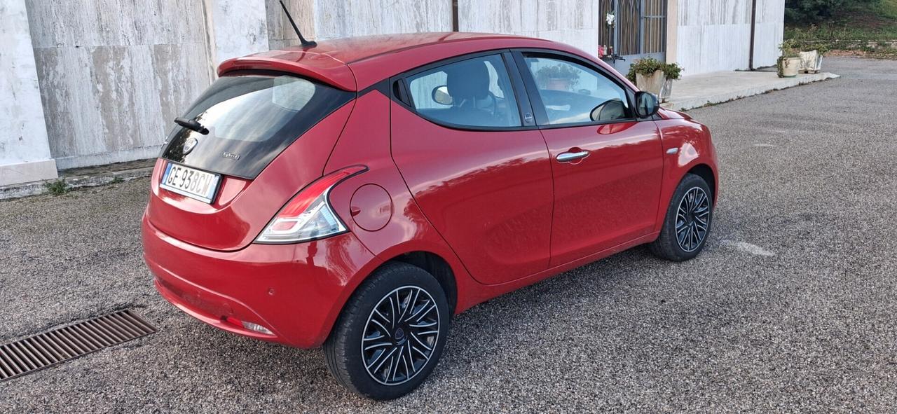 Lancia Ypsilon 1.0 FireFly 5 porte S&S Hybrid Ecochic Gold