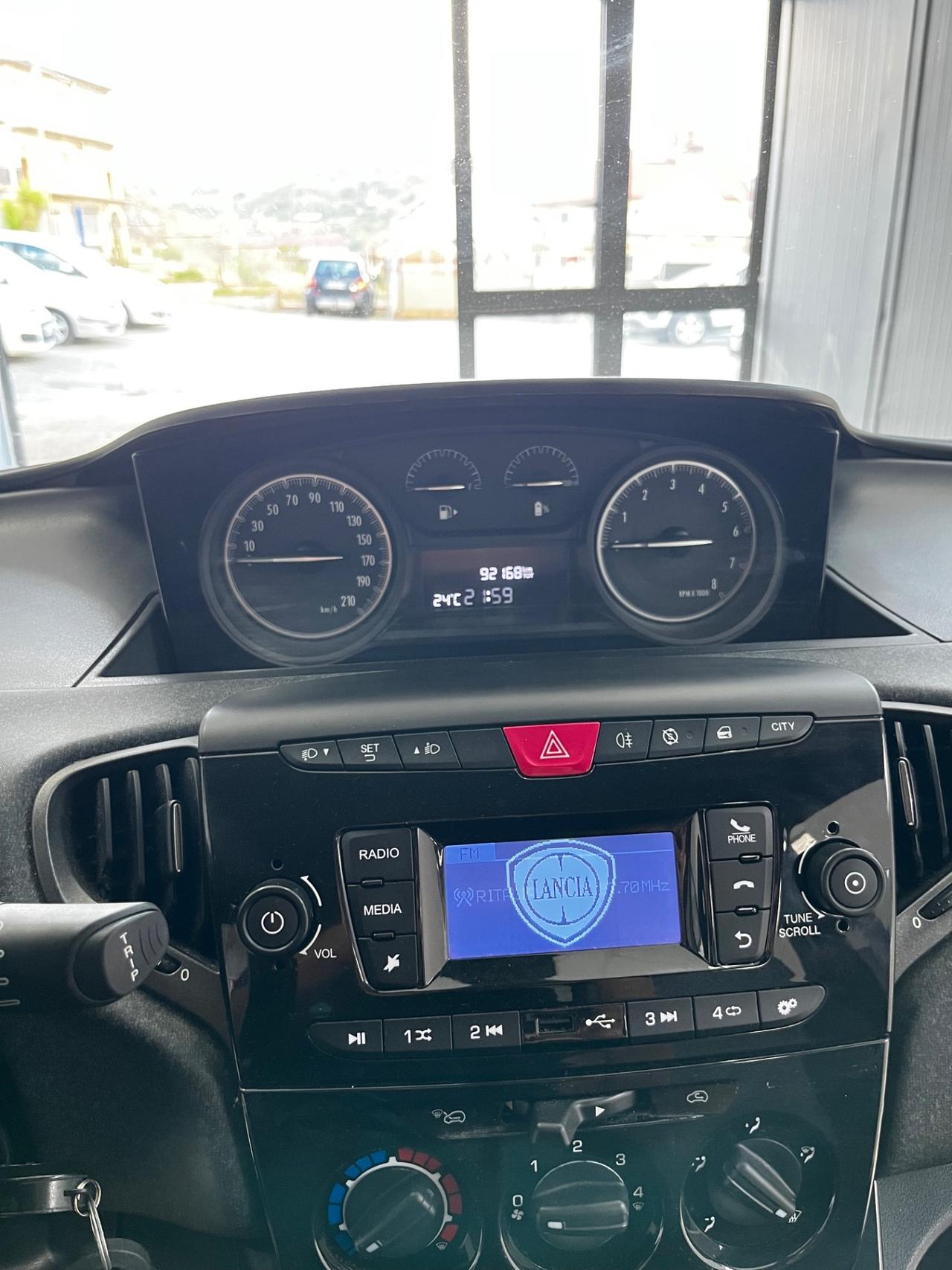 LANCIA YPSILON 1.0 FireFly 5 porte S&S Hybrid Ecochic Silver