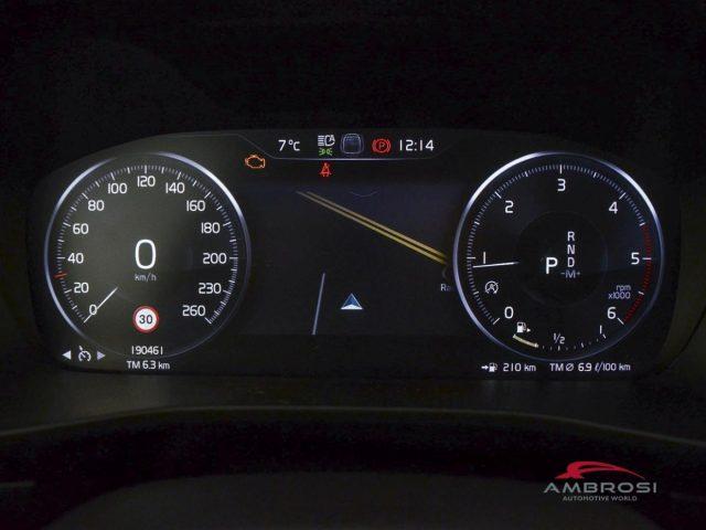 VOLVO XC40 D3 Geartronic Momentum - AUTOCARRO N1 - PER OPERAT