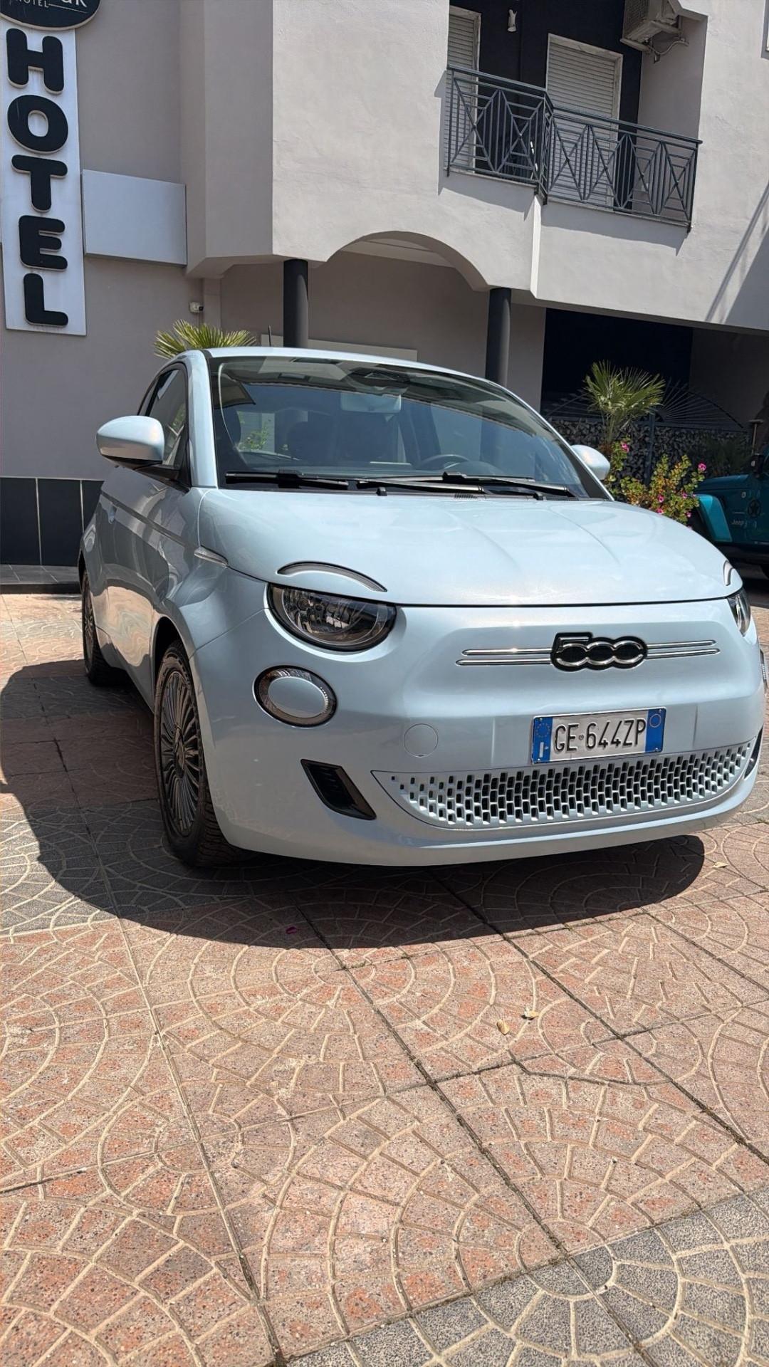 Fiat 500 500e Berlina 42 kWh La Prima