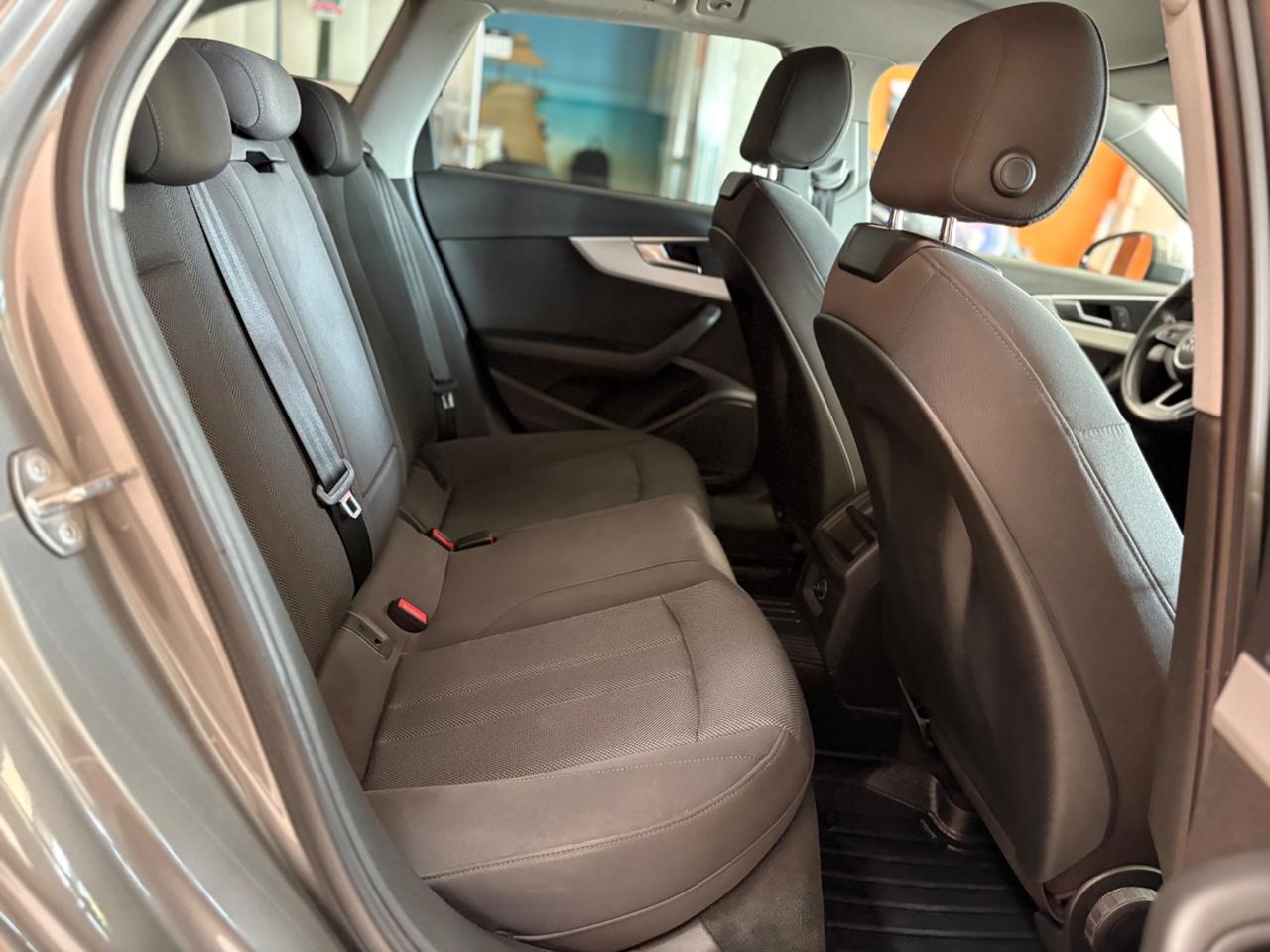Audi A4 Avant 30 TDI/136 CV S tronic Business