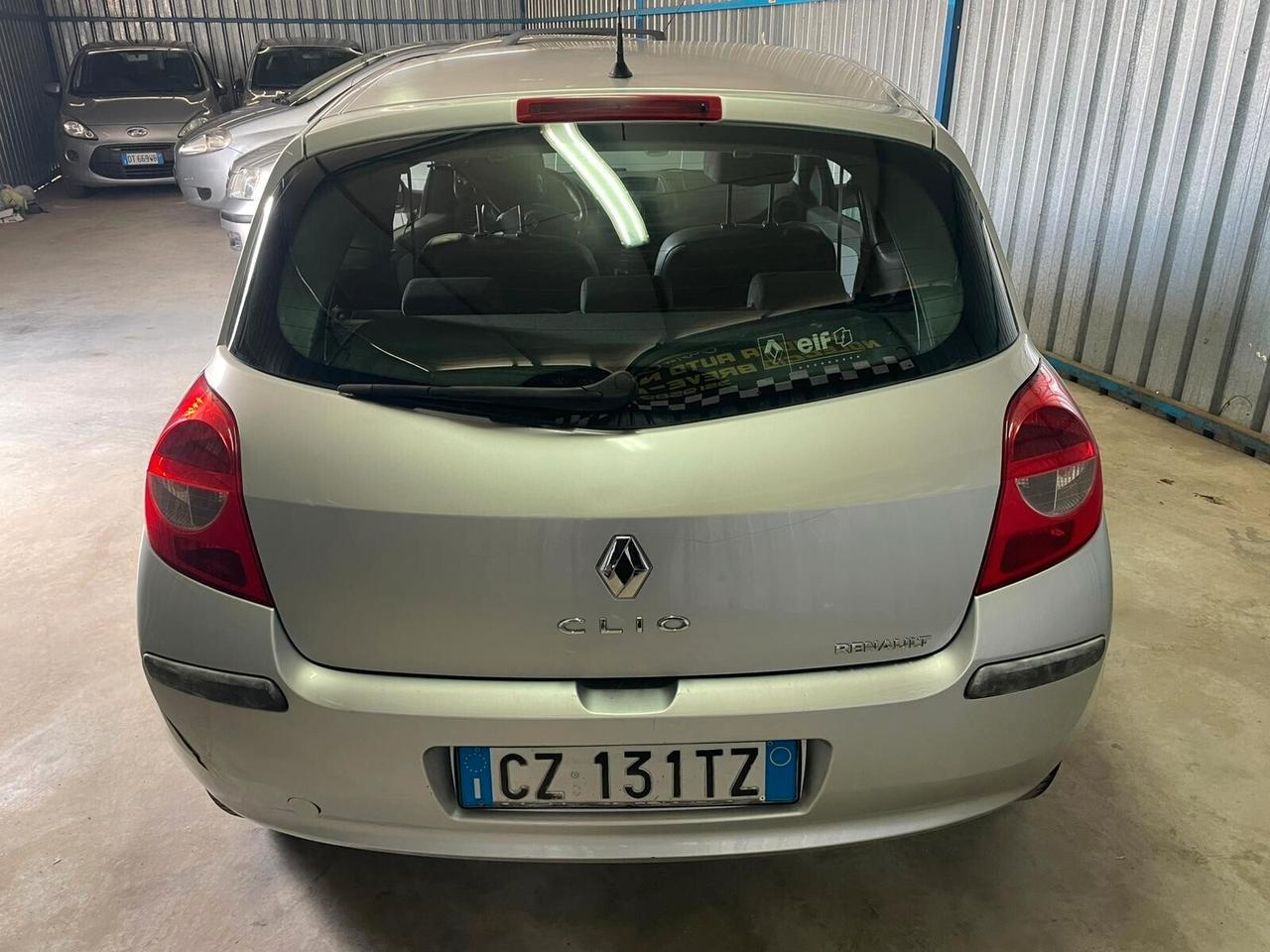 Renault Clio NEOPATENTATI
