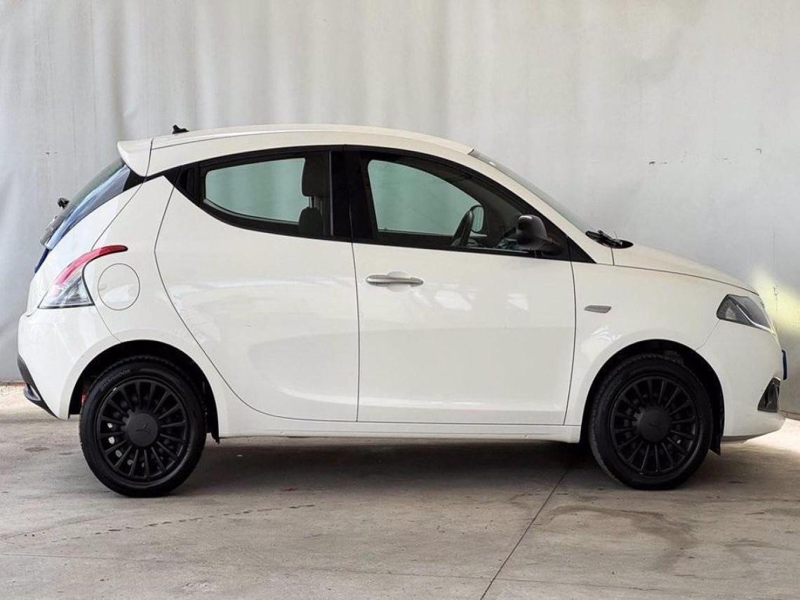 LANCIA Ypsilon 1 0 firefly hybrid silver ses 70cv new
