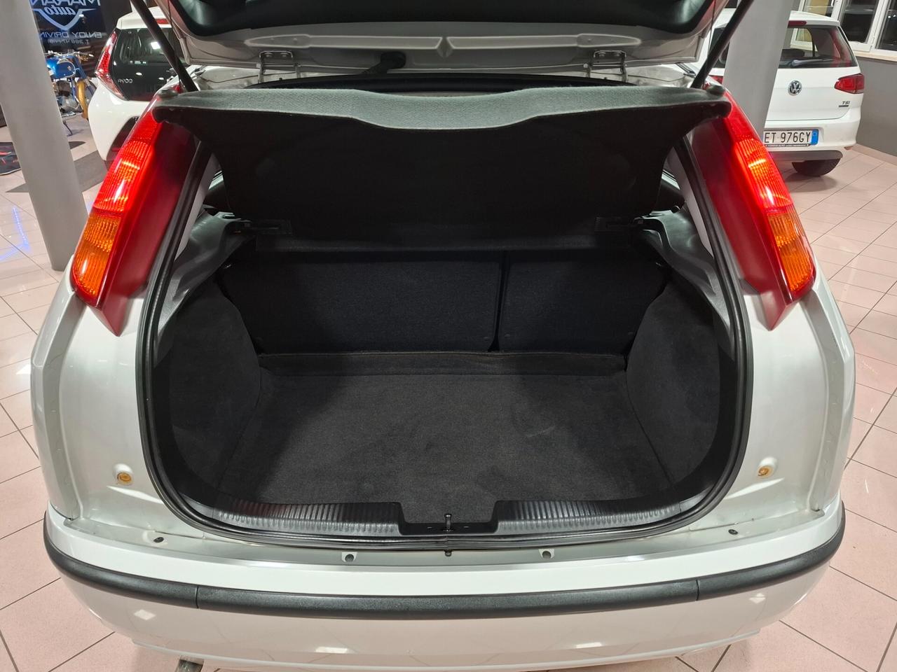 Ford Focus 1.6 benzina Neopatentato