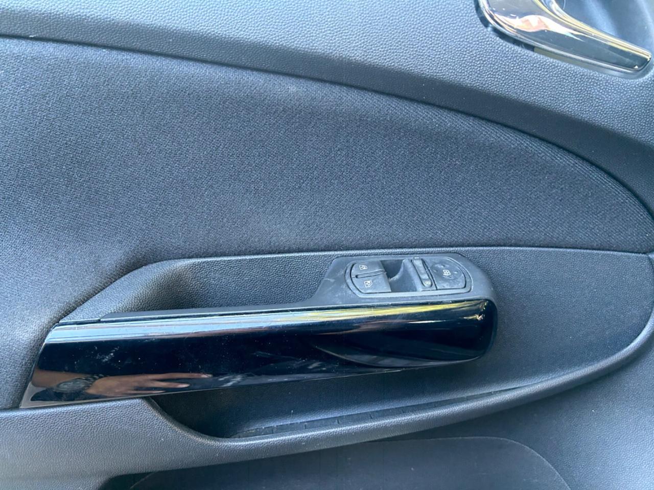 Opel Corsa 1.4 16V 5 porte Elective