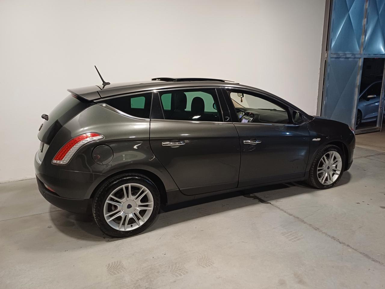 Lancia Delta 1.6 MJT DPF Platino TETTO
