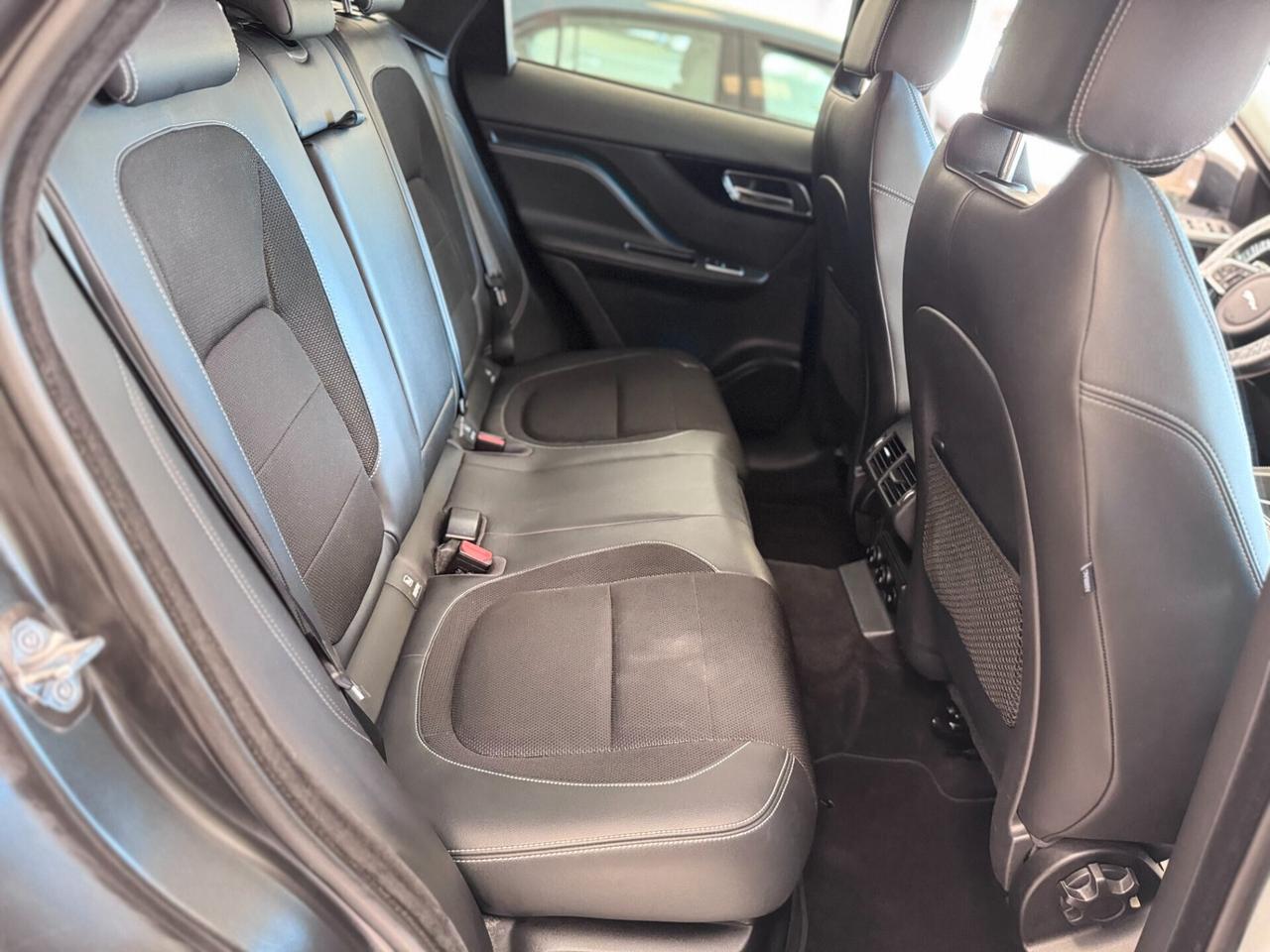 Jaguar F-Pace 2.0 D 180 CV AWD aut. R-Sport