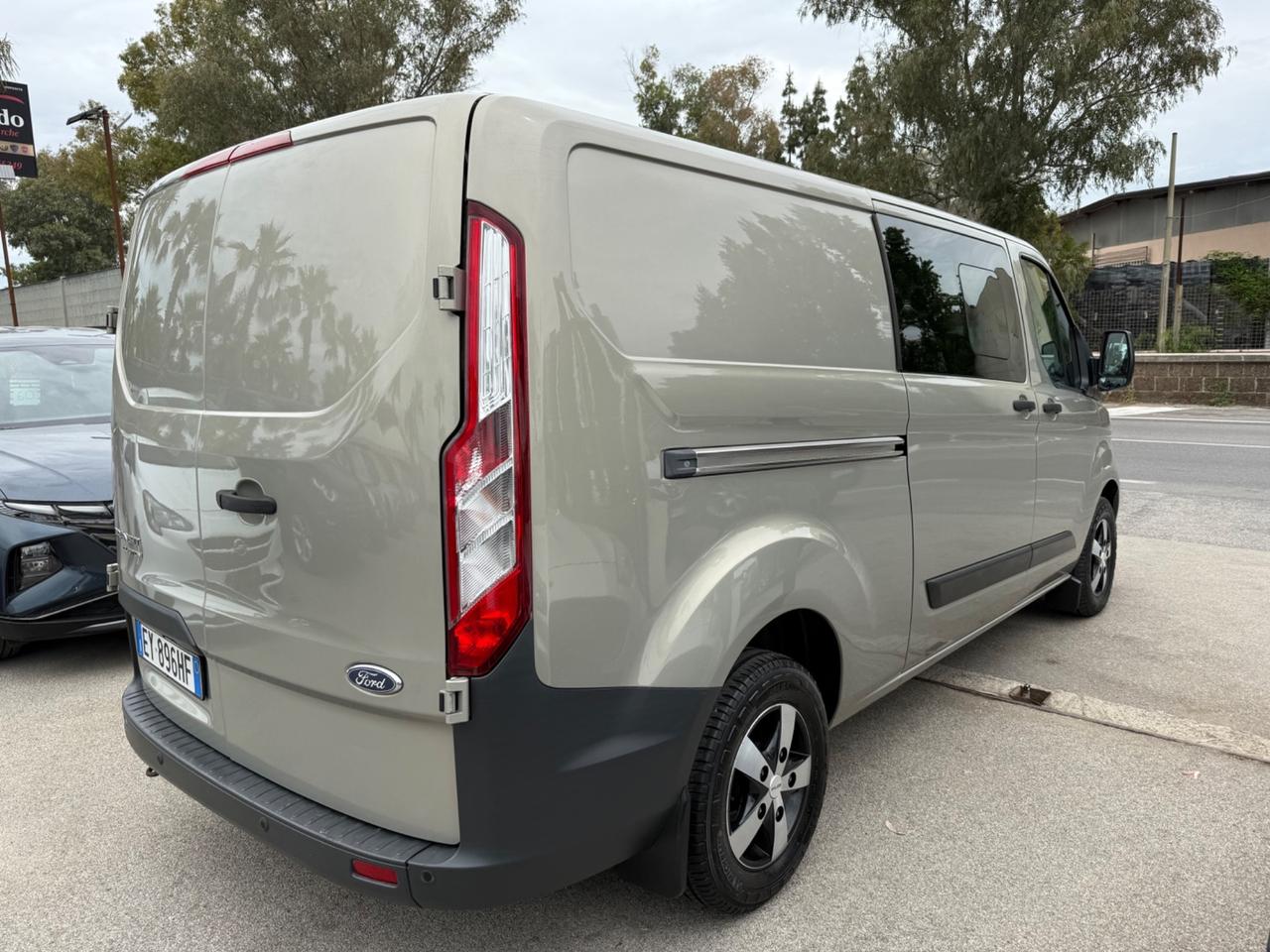 Ford Transit Custom 2.2 Diesel 6 posti passo lungo