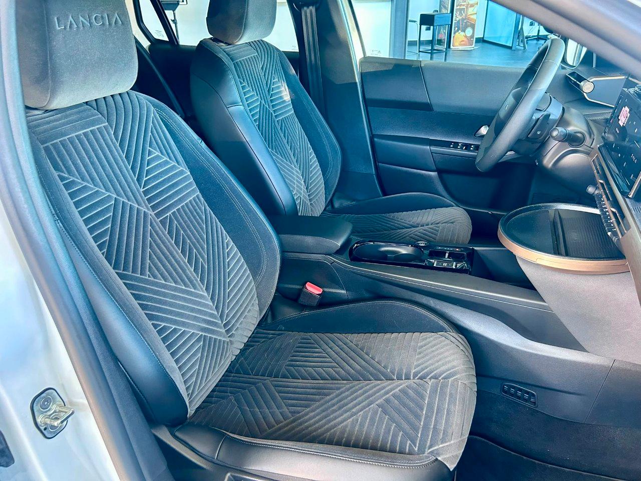 Lancia Ypsilon 1.2 mhev Edizione Cassina e-dct