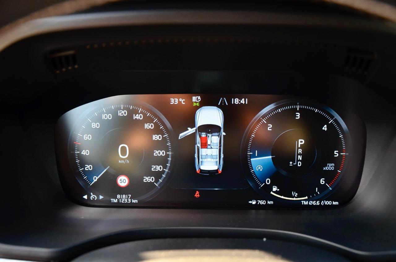 VOLVO XC60 2.0 d4 R-DESIGN AWD 190cv GEARTRONIC, UNICOPROPRIETARIO, UFF ITALIANA, EURO 6D, FULL LED, NAVI, 19", PERMUTE