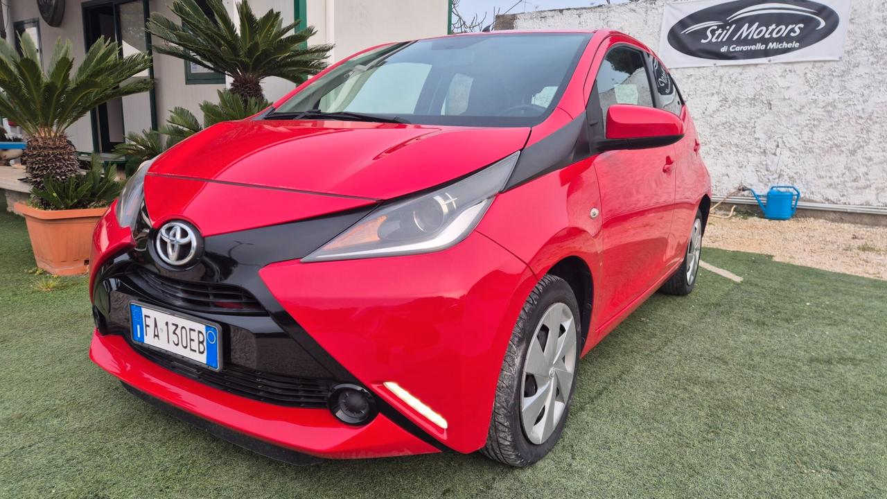 Toyota Aygo 1.0 VVT-i 69 CV 5 porte x-cool