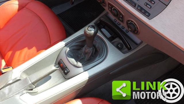 BMW Z4 ( E85 ) 2.2i roadster con interni in pelle rossa