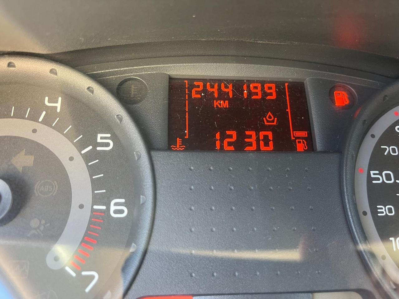Renault clio 5P-1.2 benz - full -2007