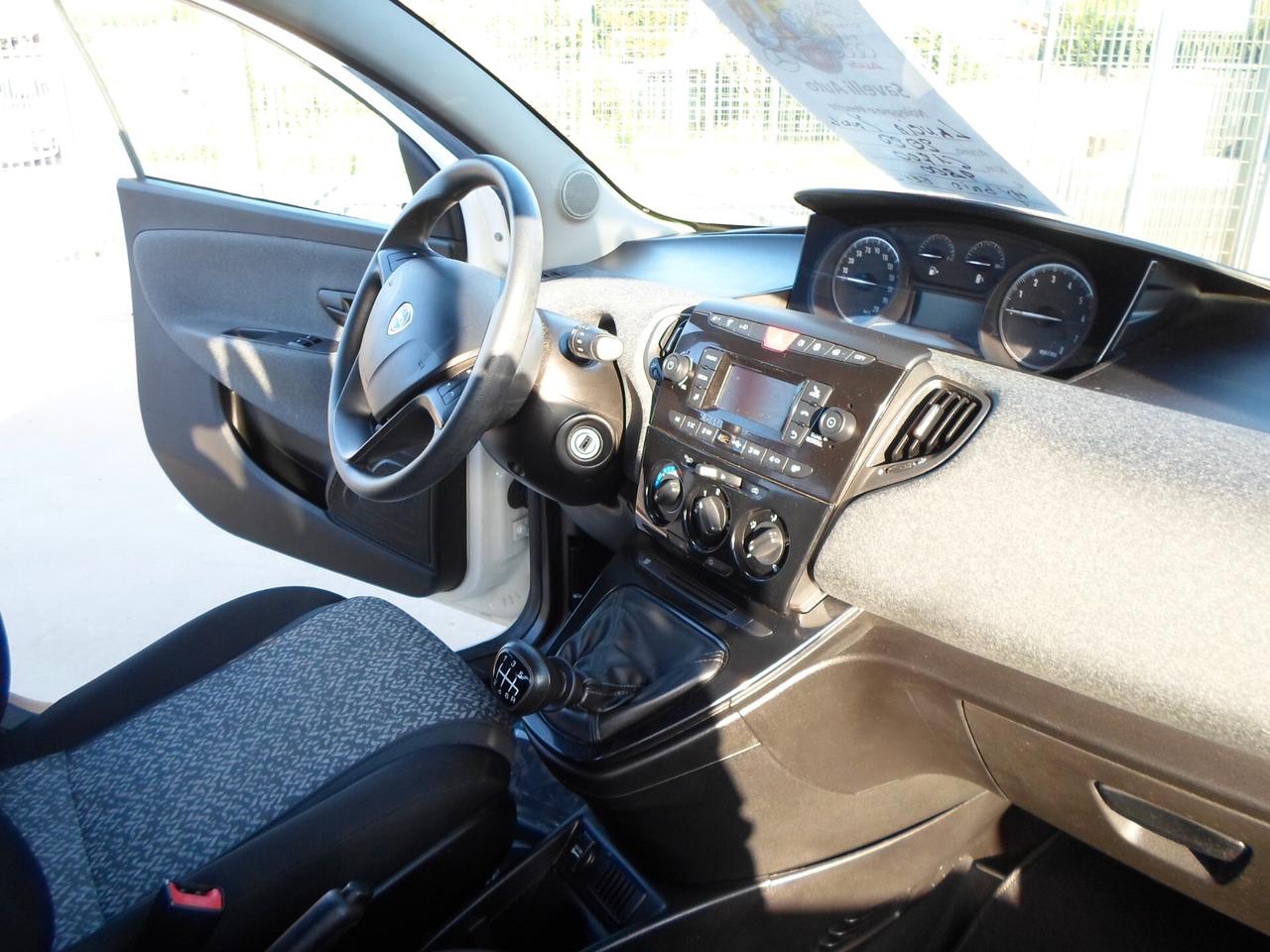 Lancia Ypsilon 1.0 FireFly 5 porte S&S Hybrid Ecochic Gold