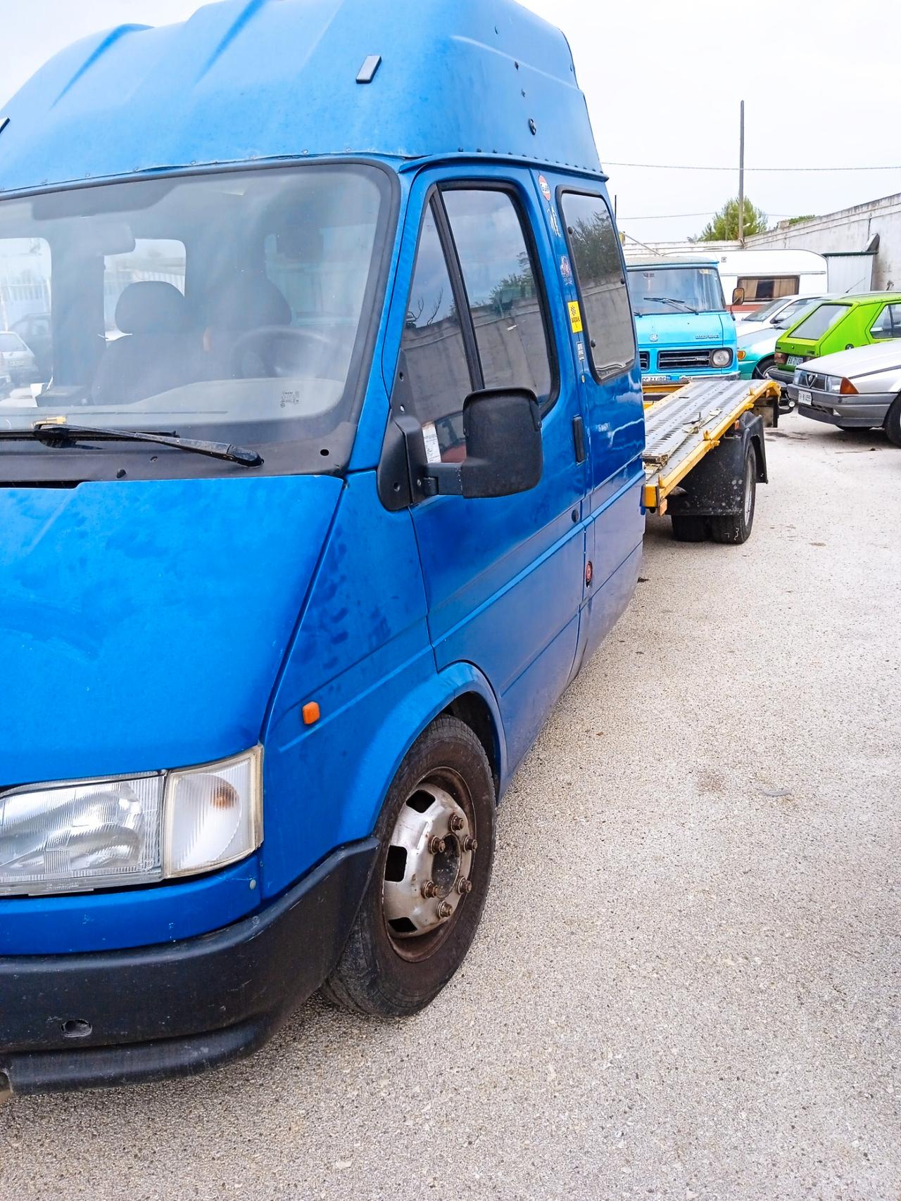 Carroattrezzi trasporto veicoli Ford transit 2500 diesel gancio traino